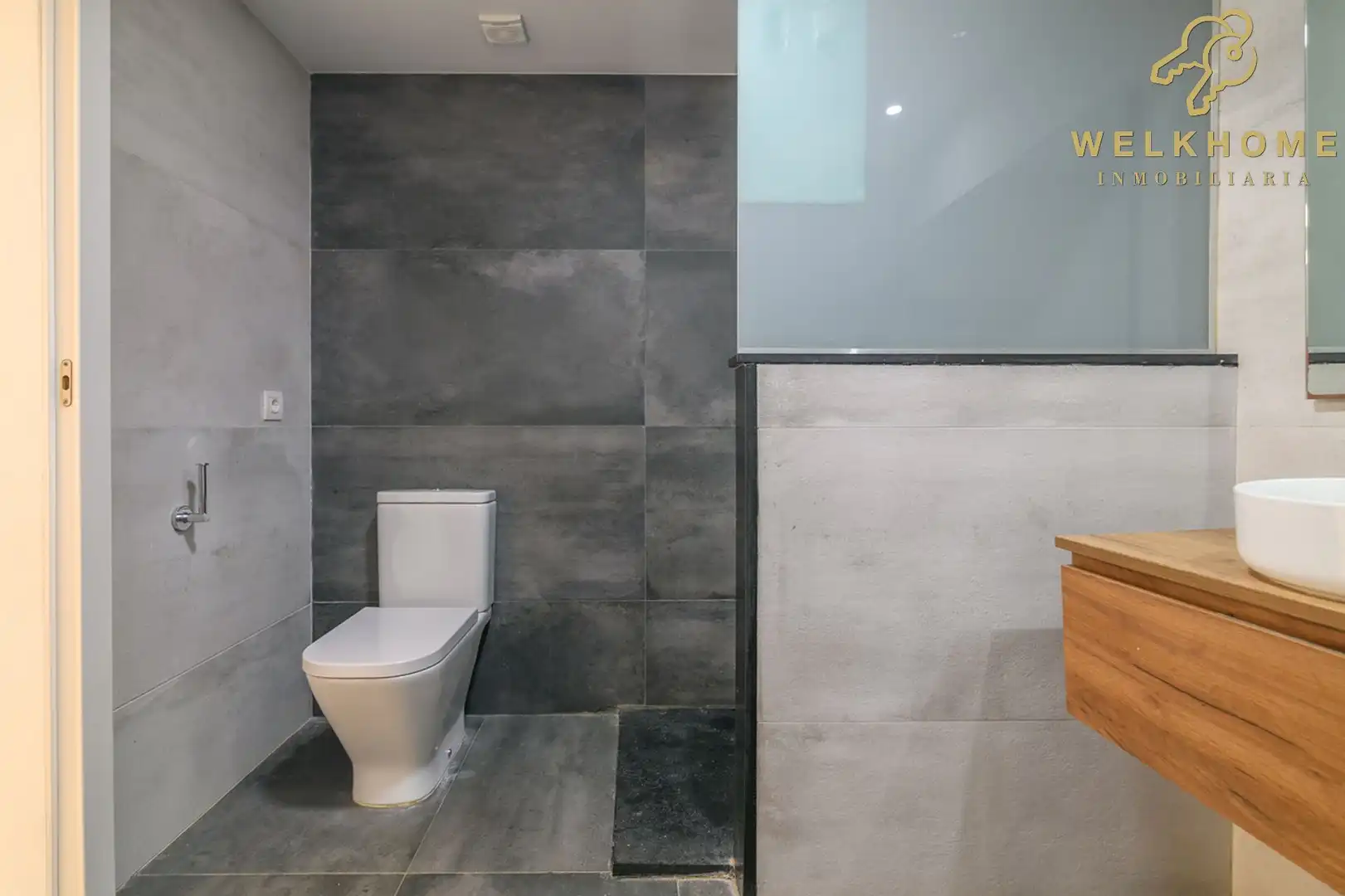 Bathroom of Houses for rent in Castelldefels  with Air Conditioner, Heating and Private garden