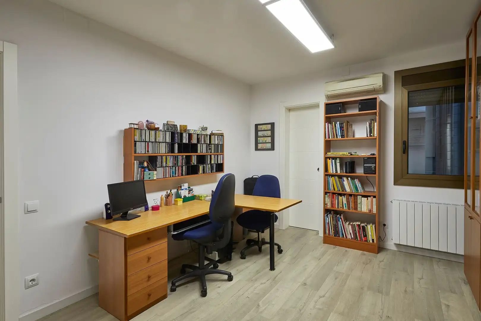 Wohnung zum Verkauf in Barcelona mit Klimaanlage, Parkett und Ofen