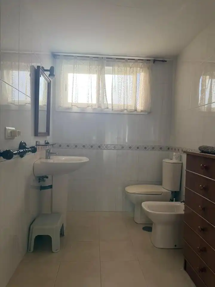 Badezimmer von Wohnung zum Verkauf in Culleredo mit Heizung und Abstellraum