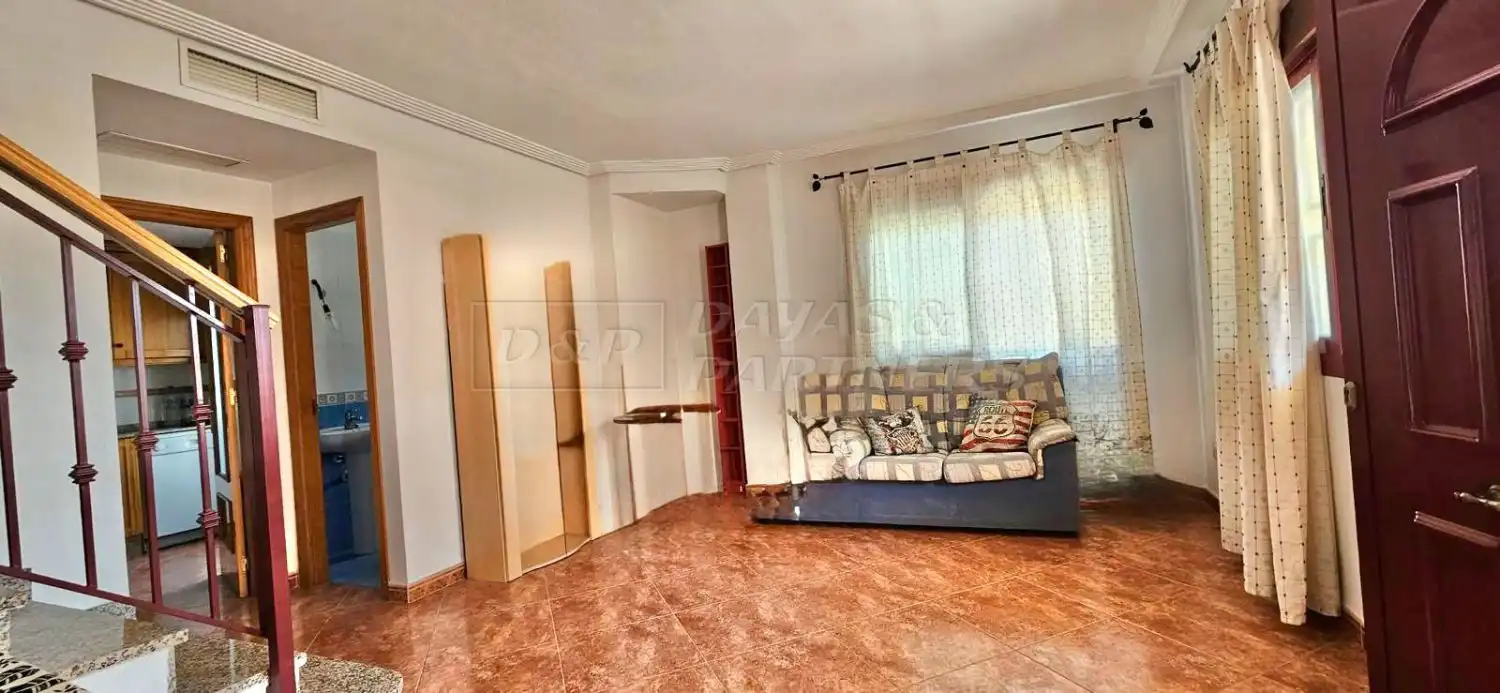 Sala d'estar de Casa adosada en venda en Orihuela amb Terrassa