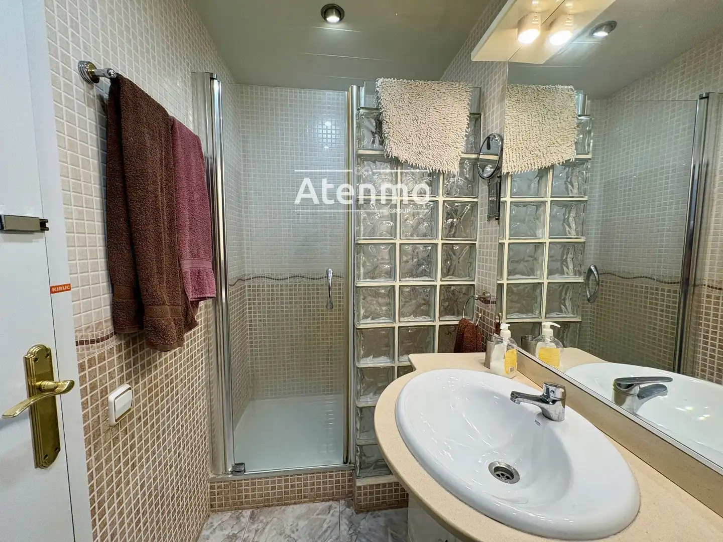 Bathroom of Flat for sale in Barcelona  with Air Conditioner and Heating