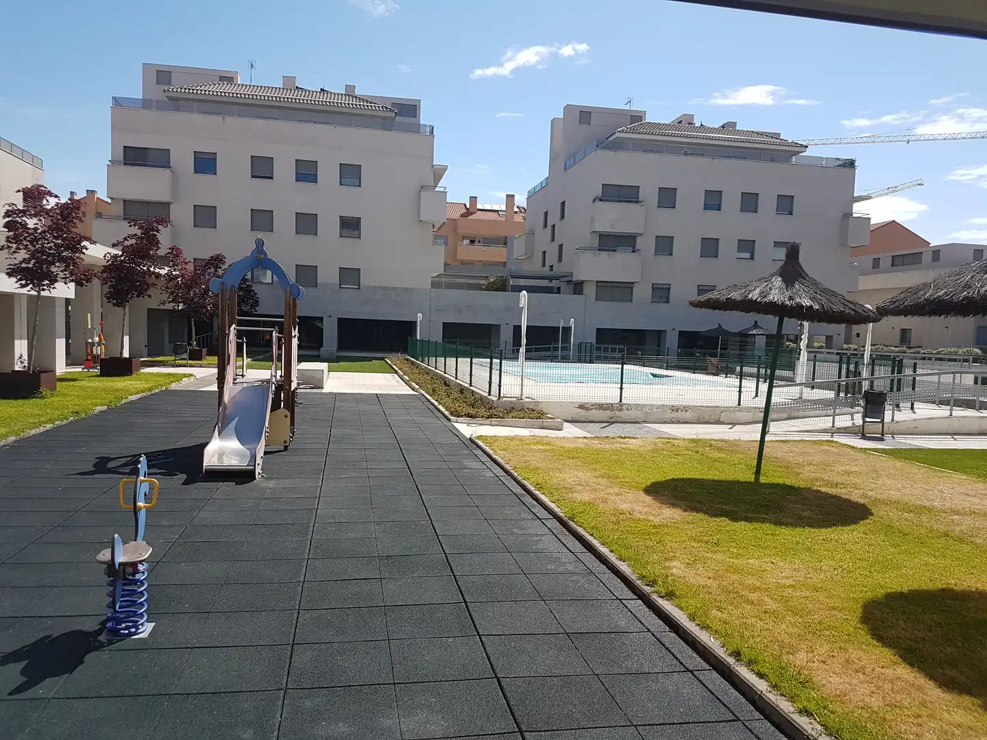 Swimming pool of Garage for sale in Navalcarnero