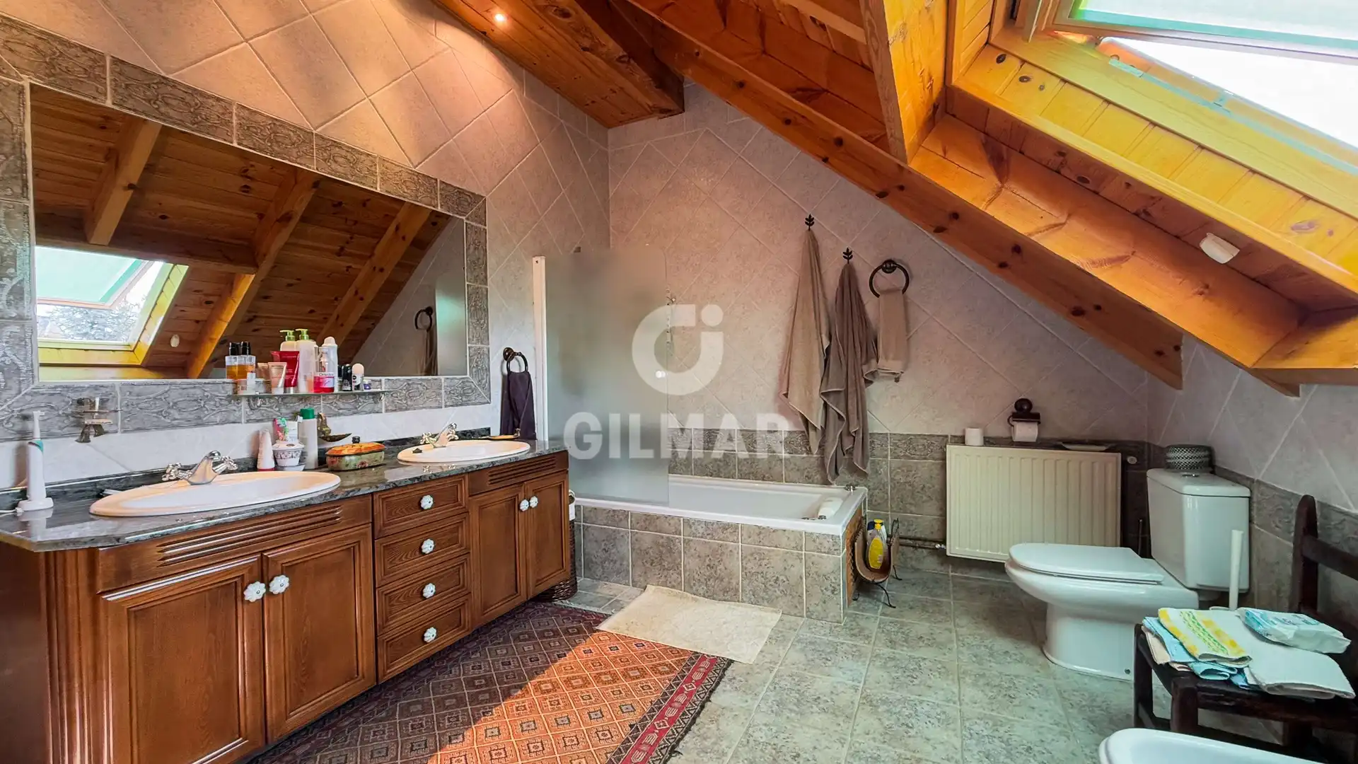 Bany de Casa o xalet en venda en Navacerrada amb Calefacció, Jardí privat i Piscina