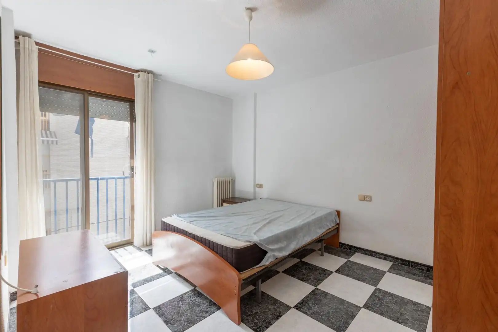 Habitación de Piso en venta en Granada con Aire acondicionado, Calefacción y Balcón