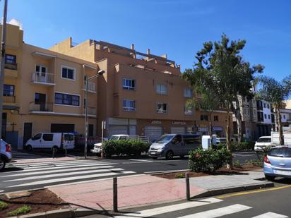 Vista exterior de Àtic en venda en Santa Úrsula amb Terrassa i Balcó