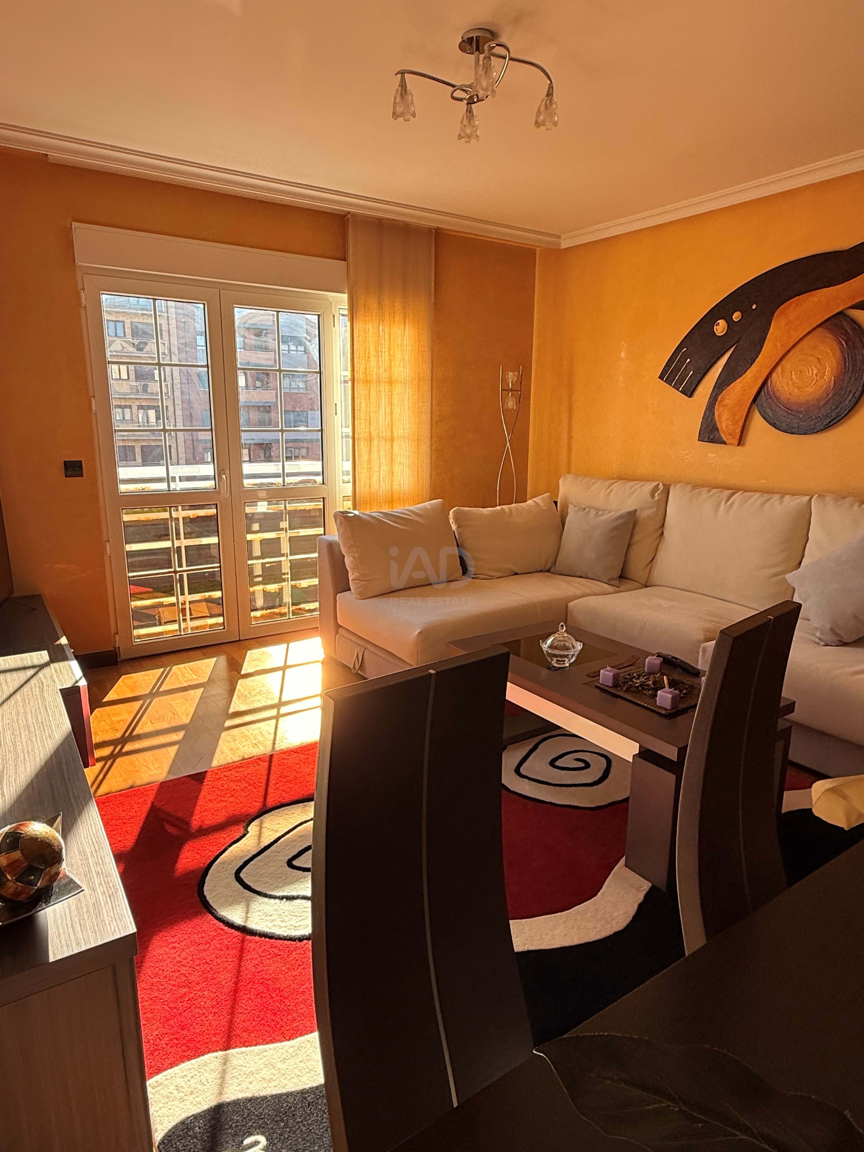 Sala d'estar de Pis en venda en León Capital  amb Calefacció i Terrassa