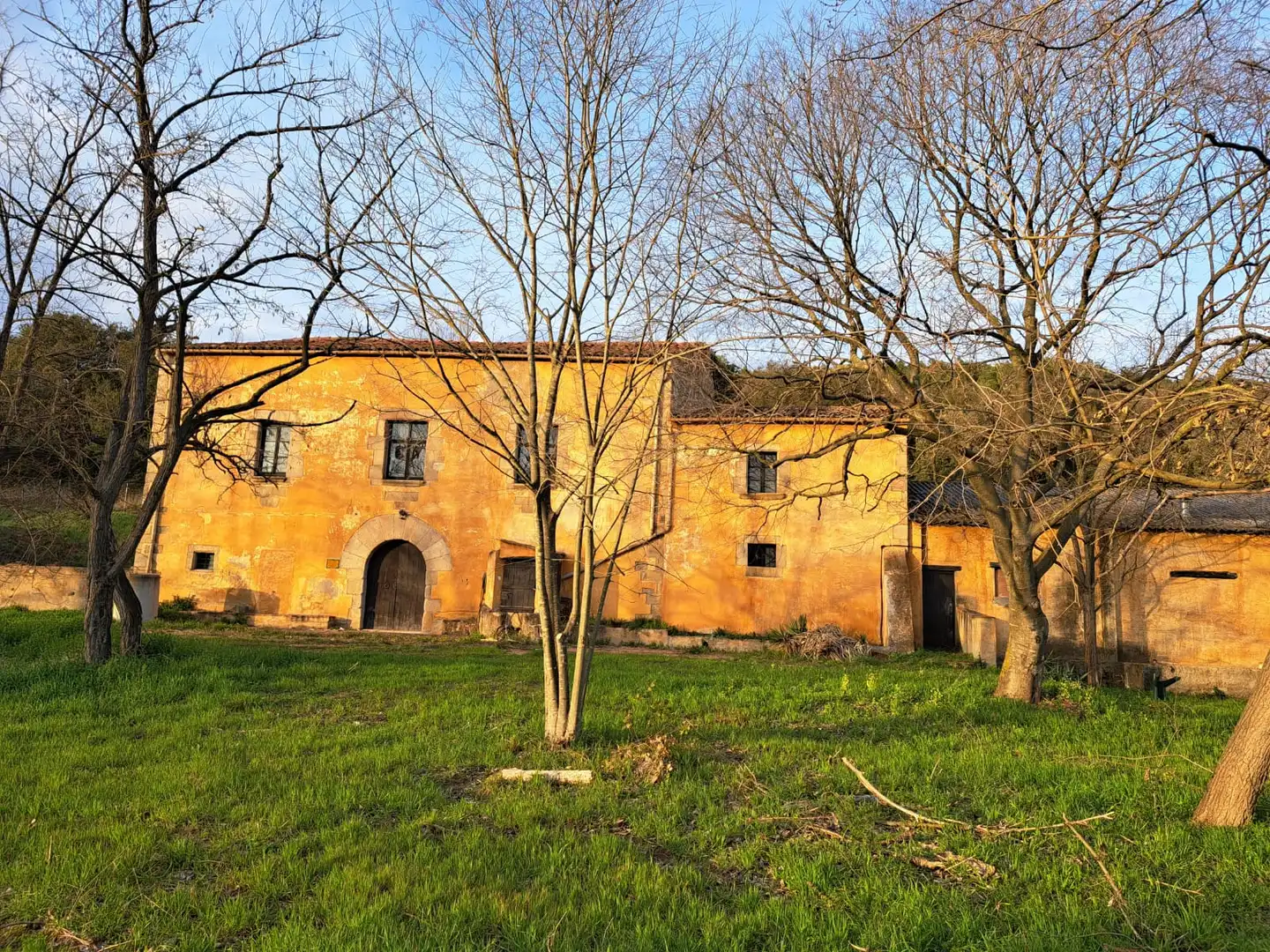 Country house with garden for sale in GI-552 10B