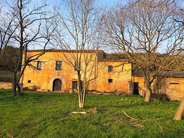 Maison rustique avec jardin à vendre à GI-552 10B