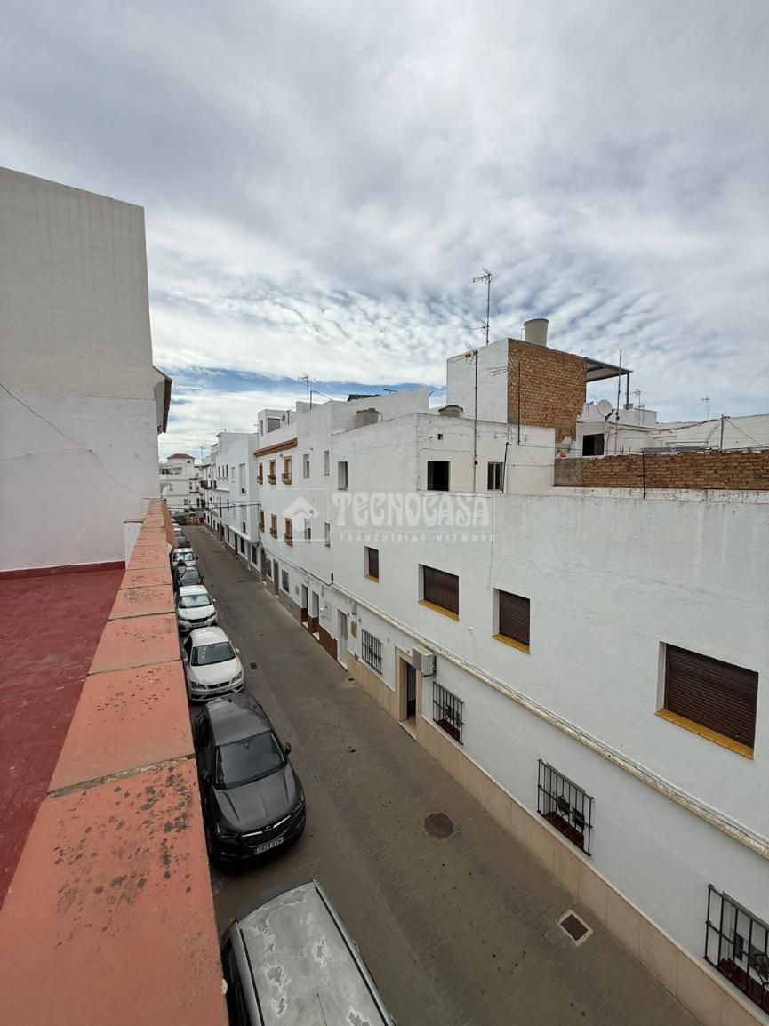 Vista exterior de Casa adosada en venda en Conil de la Frontera amb Terrassa