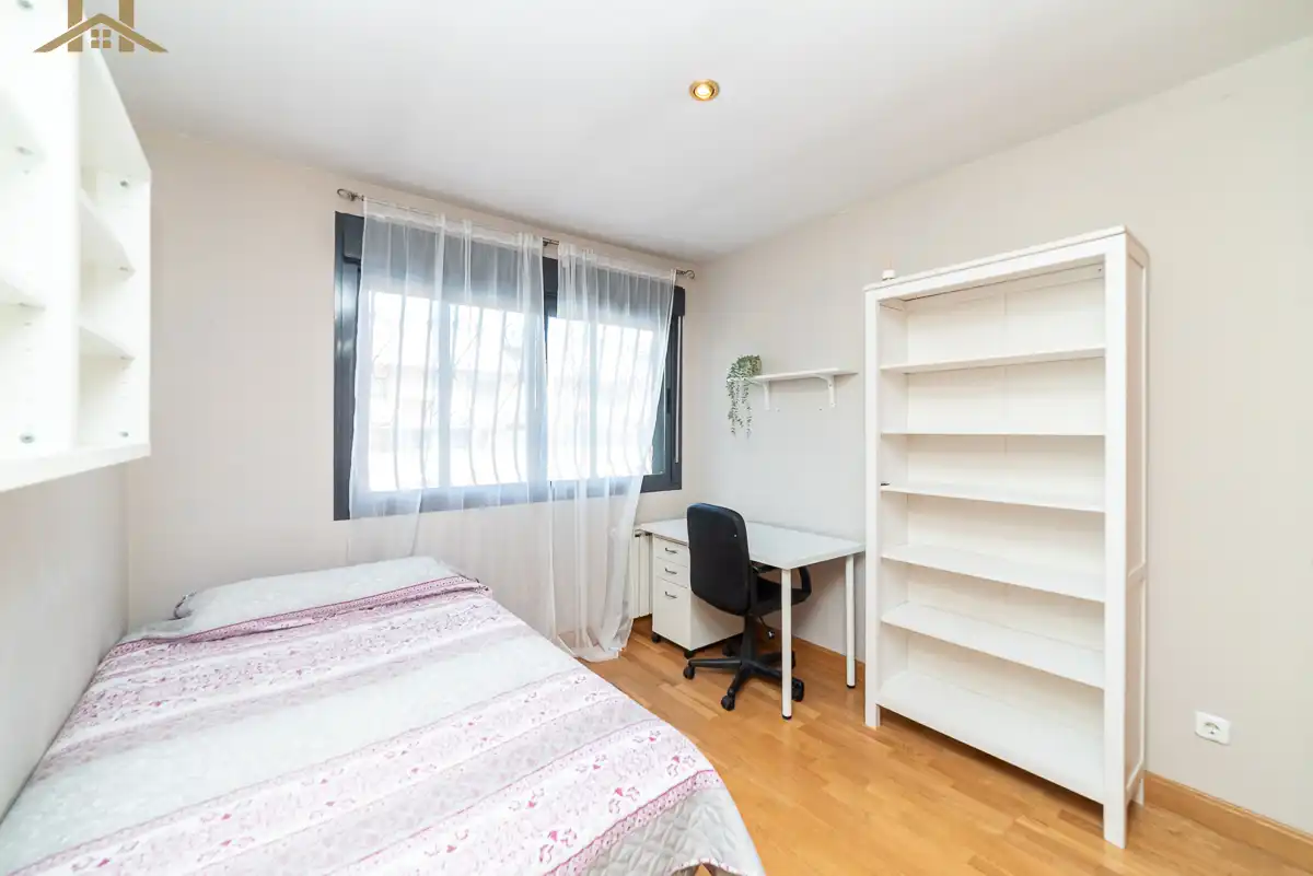 Habitación de Casa adosada en venta en Leganés con Aire acondicionado, Calefacción y Jardín privado