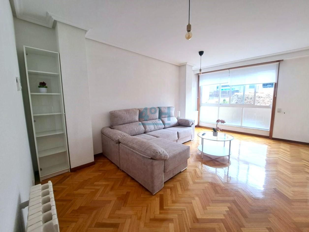 Sala d'estar de Pis de lloguer en Ourense Capital  amb Calefacció, Parquet i Terrassa