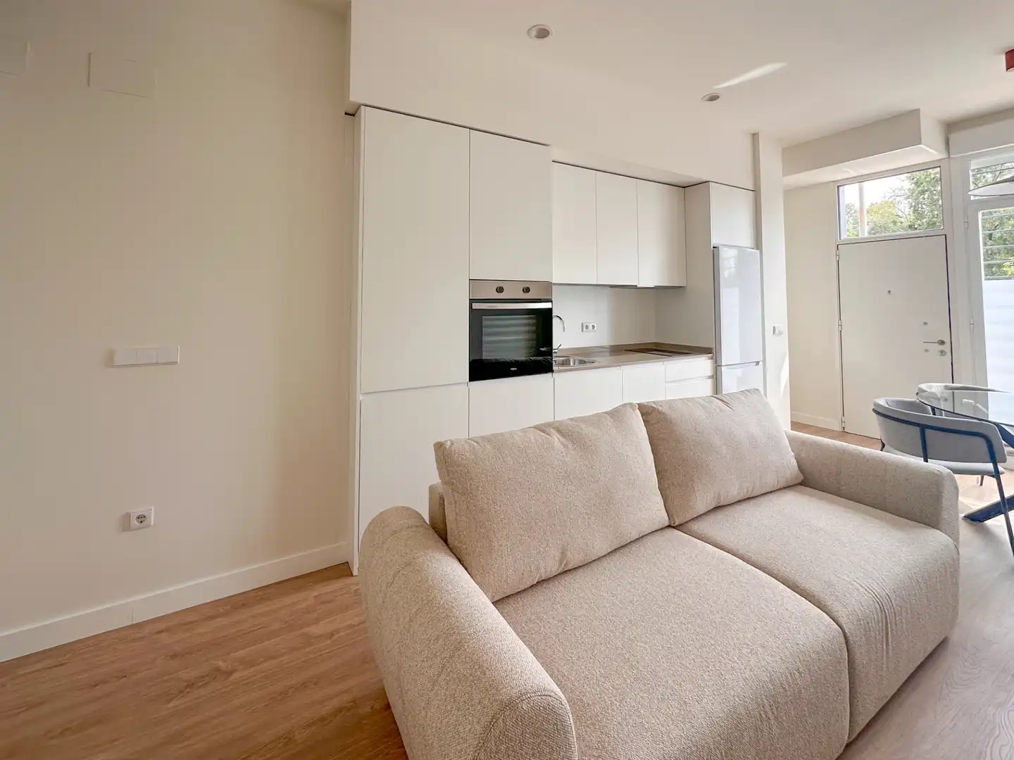Flat with pool for sale in Calle Cueva de Menga 1, imagen 2