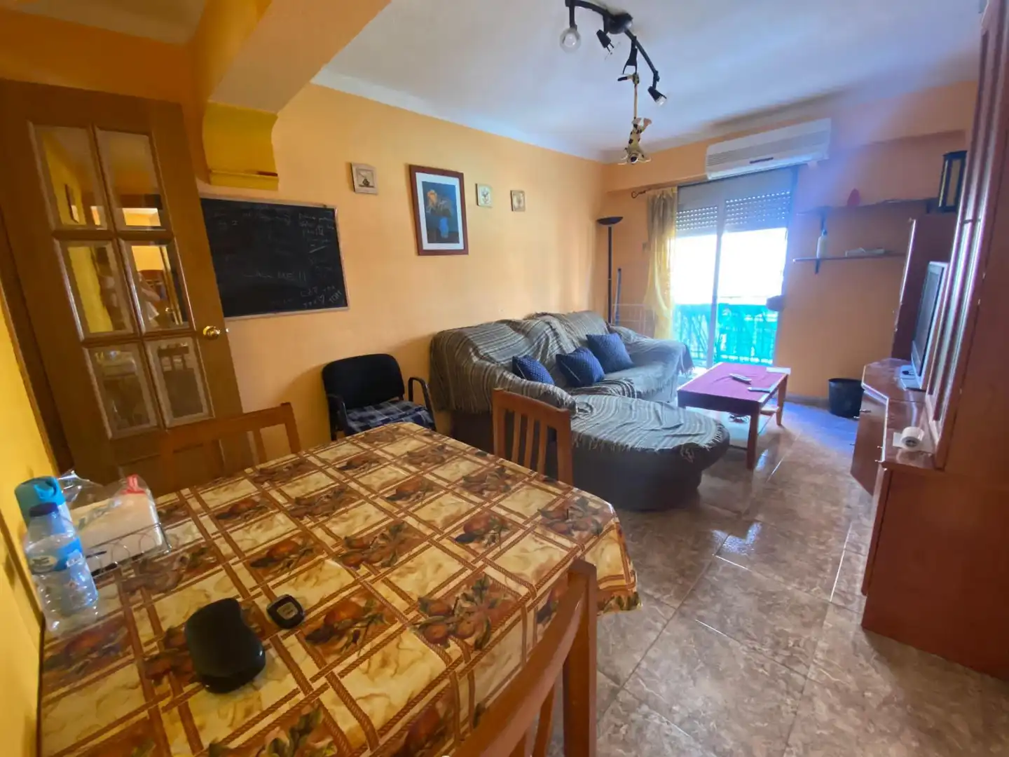 Living room of Flat for rent in Granada  with Air Conditioner, Heating and Furnished