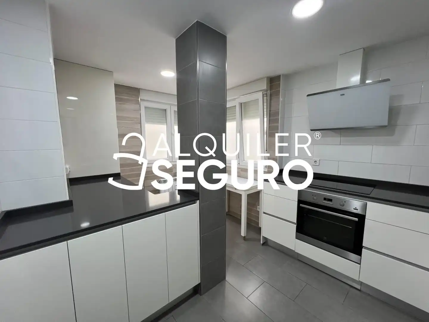 Kitchen of Flat for rent in Madrid  with Air Conditioner, Heating and Furnished