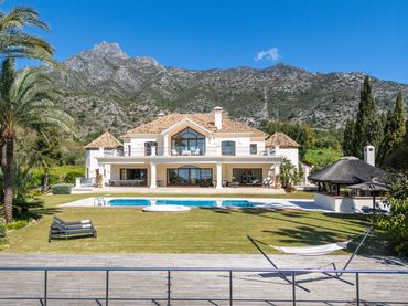 Casa amb piscina en venda a Milla de Oro