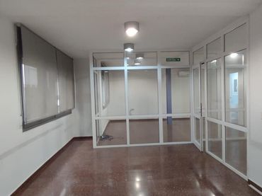 Oficina amb ascensor de lloguer a Carrer d'Angel Guimerà
