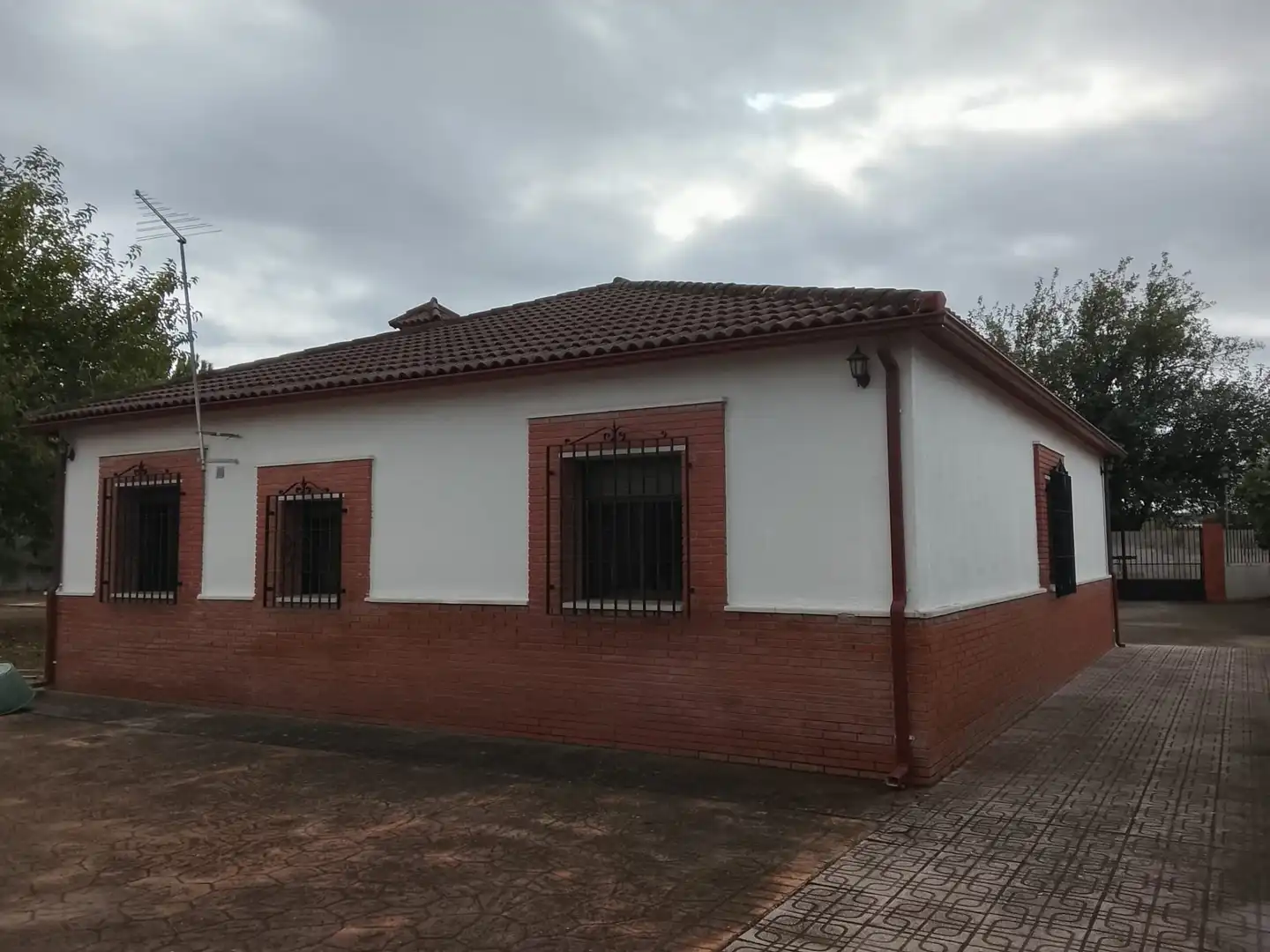 Vista exterior de Finca rústica en venda en Córdoba amb Aire condicionat, Calefacció i Jardí privat