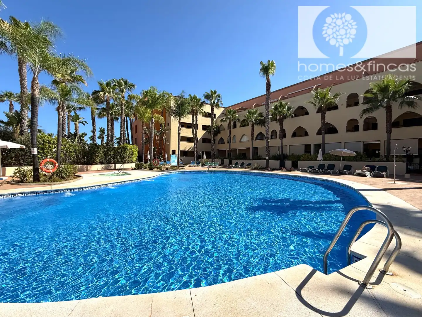 Piscina de Ático en venta en Ayamonte con Aire acondicionado, Amueblado y Piscina comunitaria