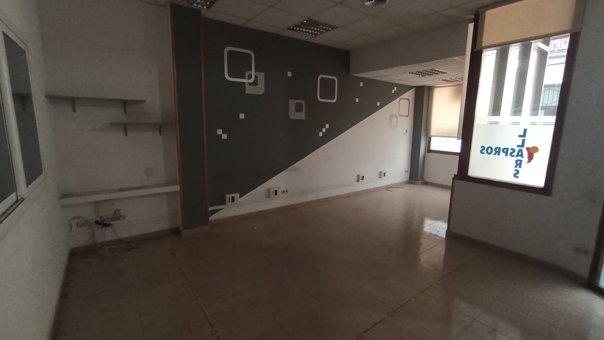 Premises for sale in  Lleida Capital  with Air Conditioner, Heating and Alarm
