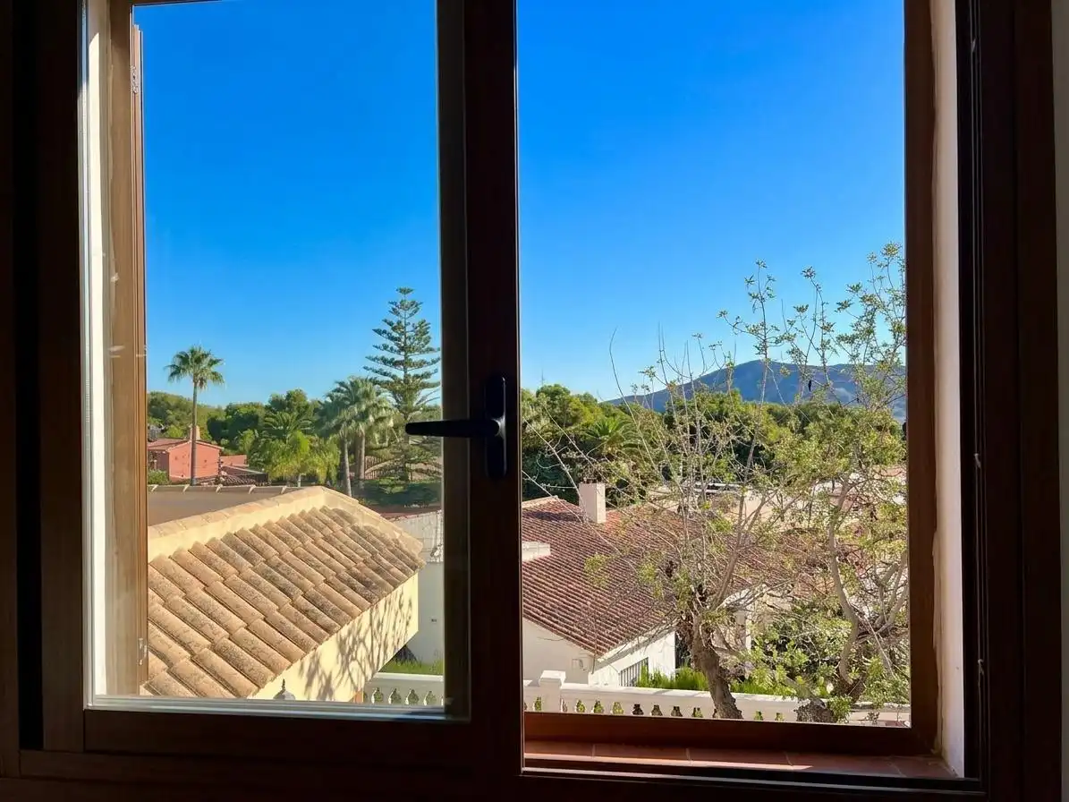 Vista exterior de Casa o xalet de lloguer en La Nucia amb Jardí privat, Terrassa i Piscina