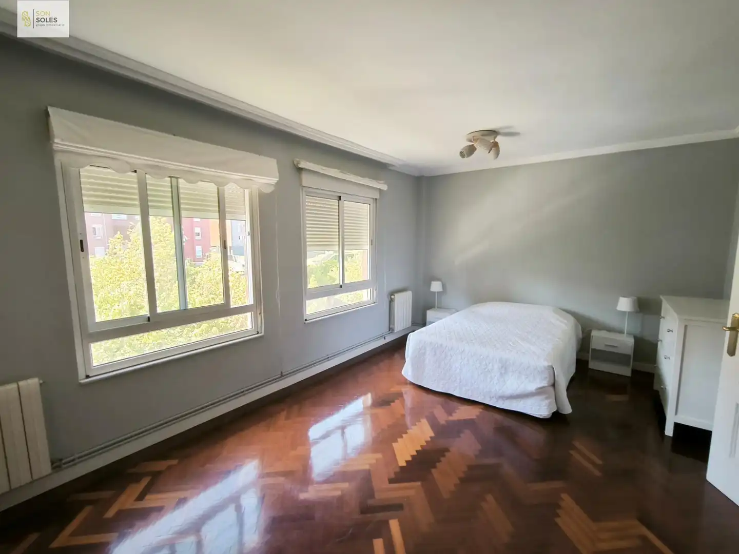 Schlafzimmer von Wohnung zur Miete in Santander mit Heizung, Parkett und Möbliert