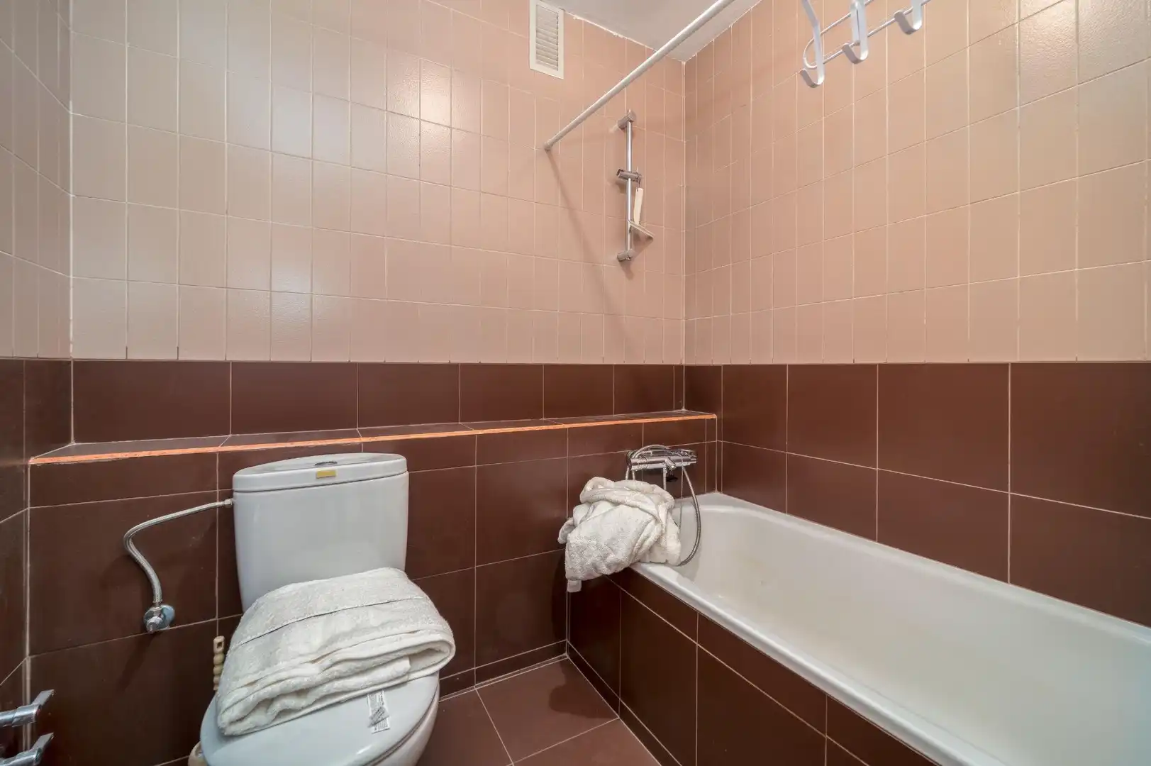 Bathroom of Detached homes for sale in Pozuelo de Alarcón  with Air Conditioner, Heating and Private garden