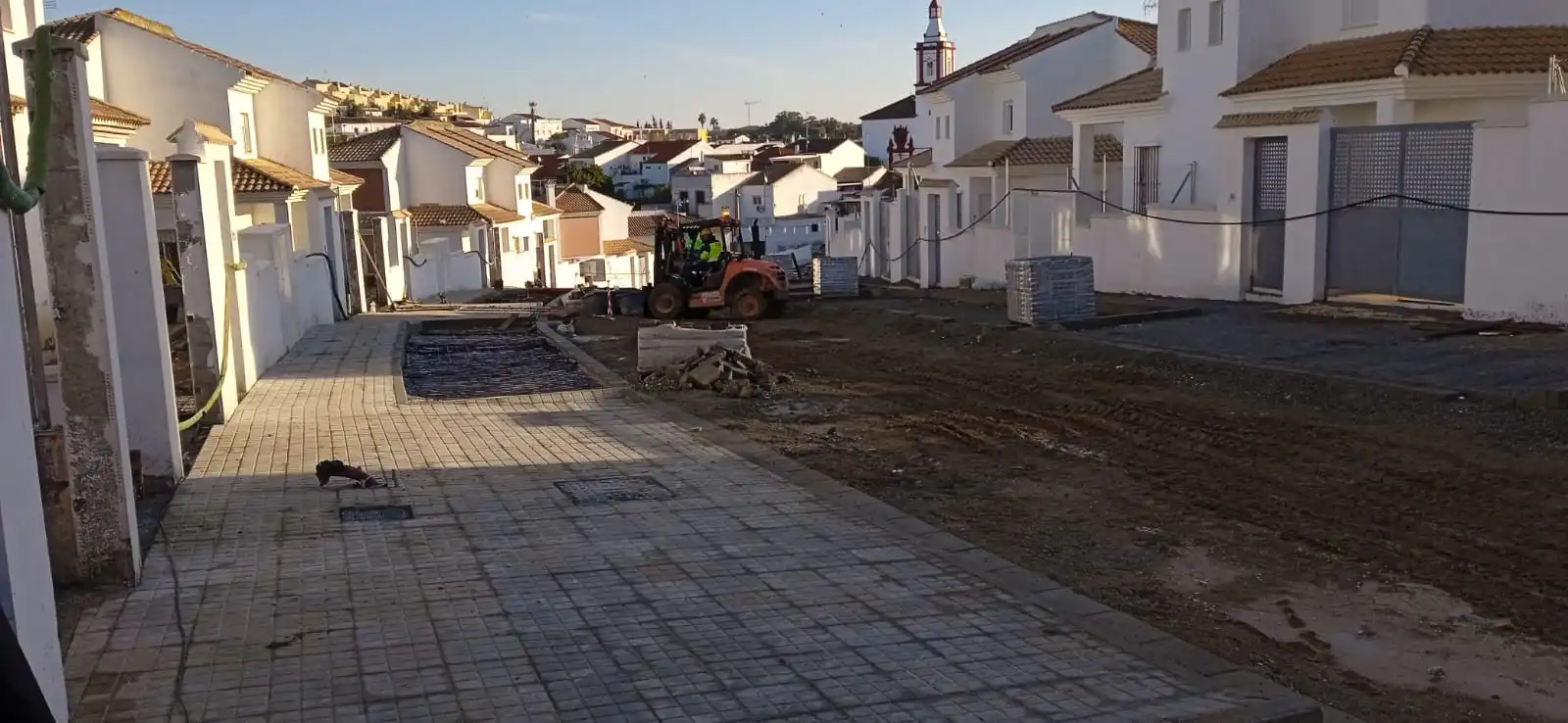 Vista exterior de Casa o xalet en venda en El Ronquillo amb Terrassa, Moblat i Balcó