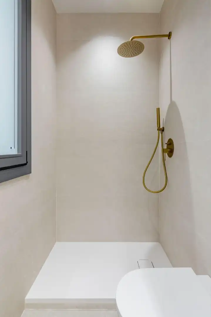 Bathroom of Flat for sale in Madrid  with Air Conditioner, Heating and Terrace