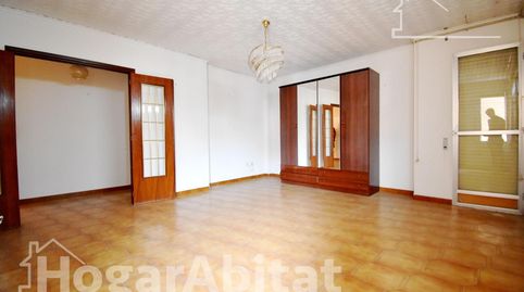 FAVARA CENTRO! GRAN EDIFICIO DE DOS ALTURAS CON LOCAL COMERCIAL, BALCÓN Y TERRAZA