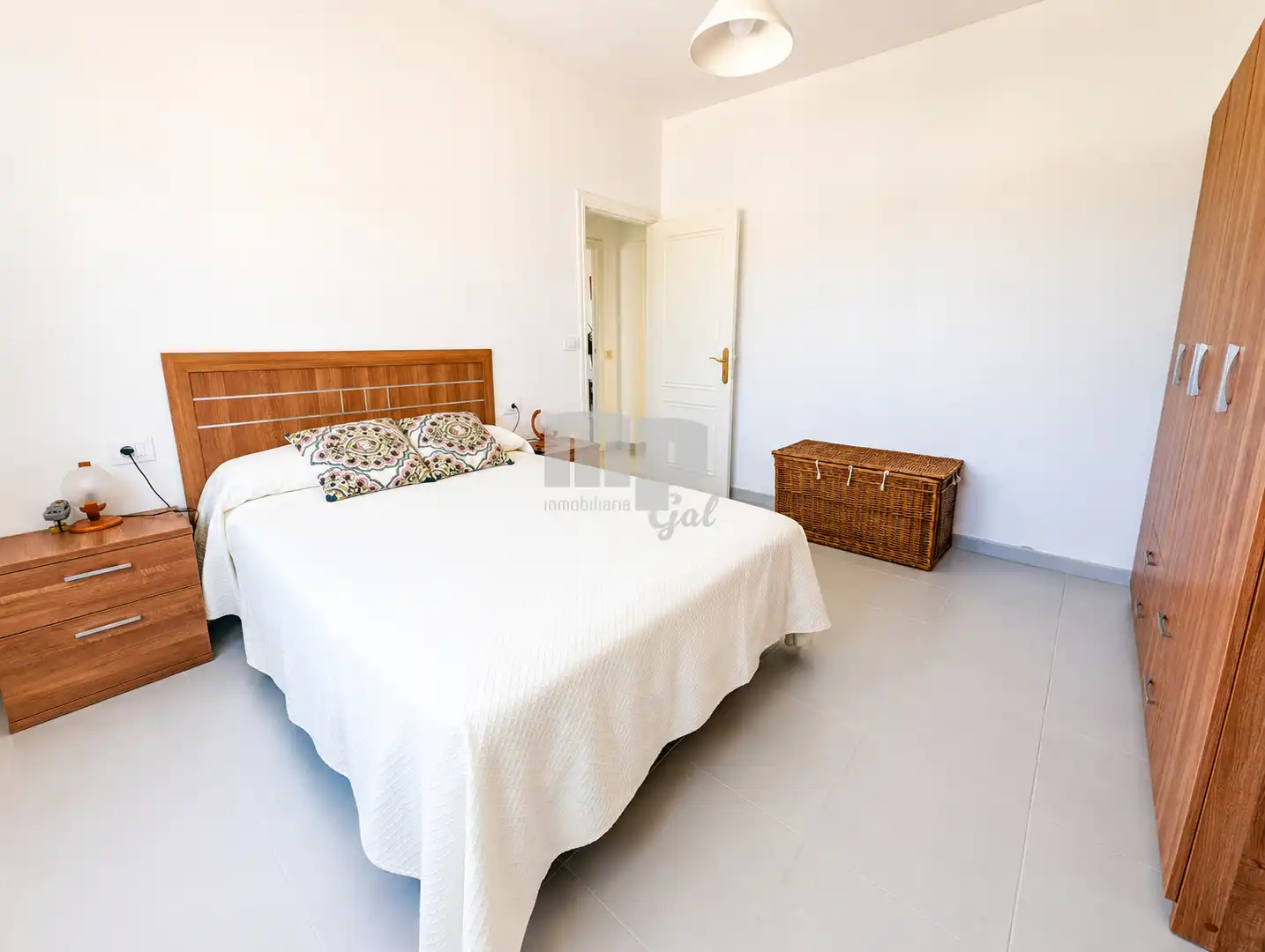 Dormitori de Casa o xalet en venda en Cangas  amb Calefacció, Jardí privat i Parquet