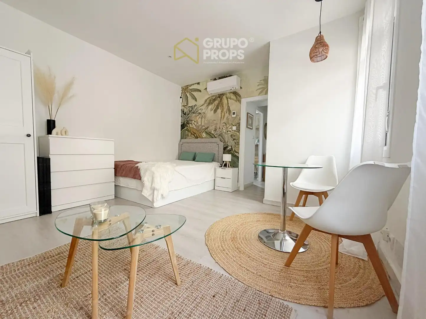 Habitación de Apartamento de alquiler en  Madrid Capital con Aire acondicionado, Amueblado y Alarma