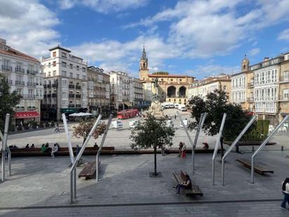 Vista exterior de Pis en venda en Vitoria - Gasteiz amb Calefacció, Terrassa i Traster