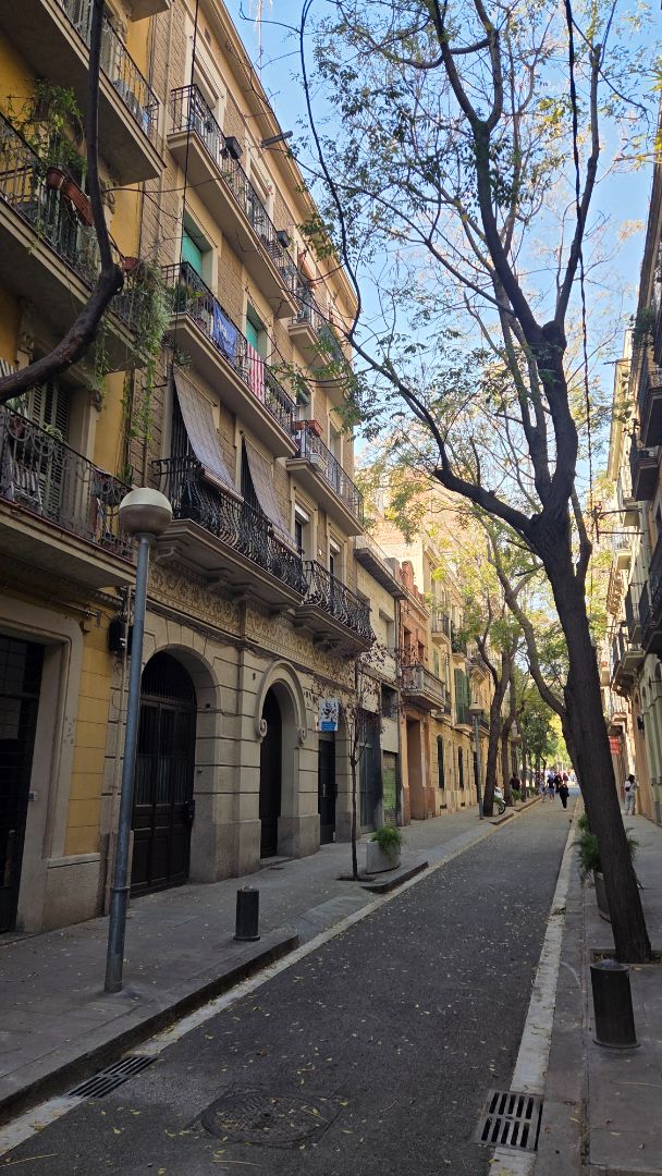Vista exterior de Estudi en venda en  Barcelona Capital amb Calefacció