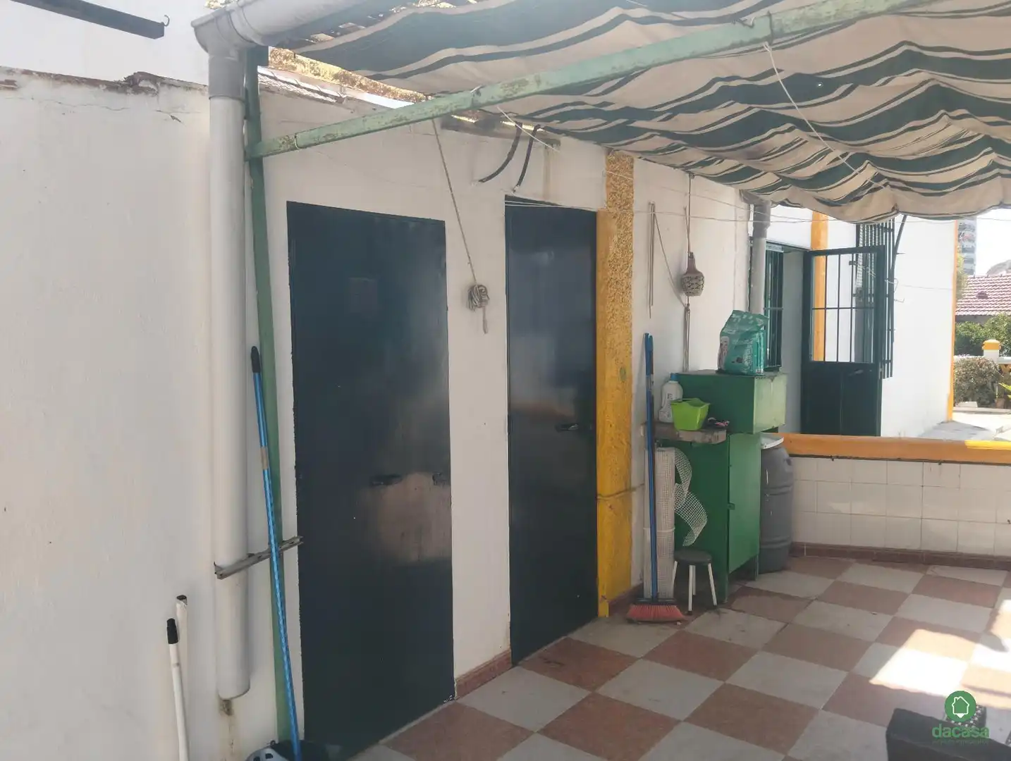 Einfamilien-Reihenhaus zum Verkauf in Huelva mit Klimaanlage, Privatgarten und Abstellraum