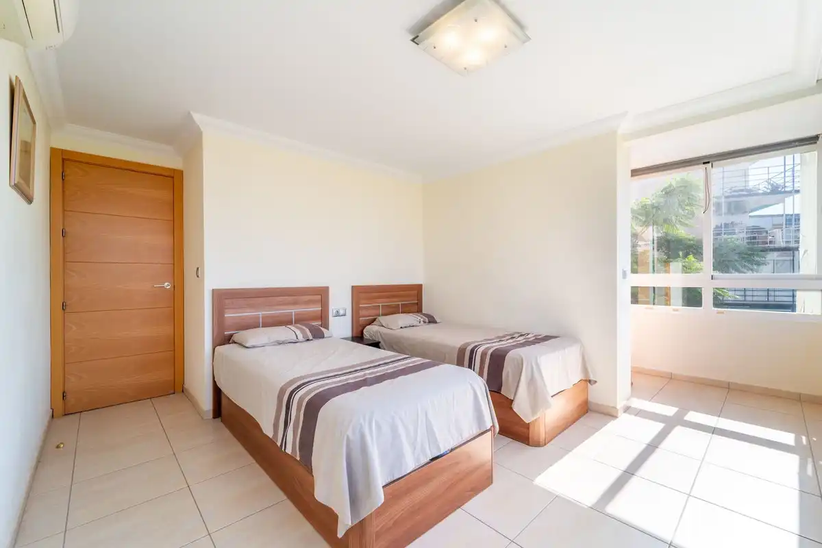 Habitación de Apartamento de alquiler en Benalmádena con Aire acondicionado y Piscina comunitaria