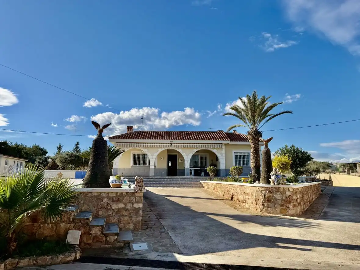 Außenansicht von Haus oder Chalet zum Verkauf in Elche / Elx mit Klimaanlage, Terrasse und Schwimmbad