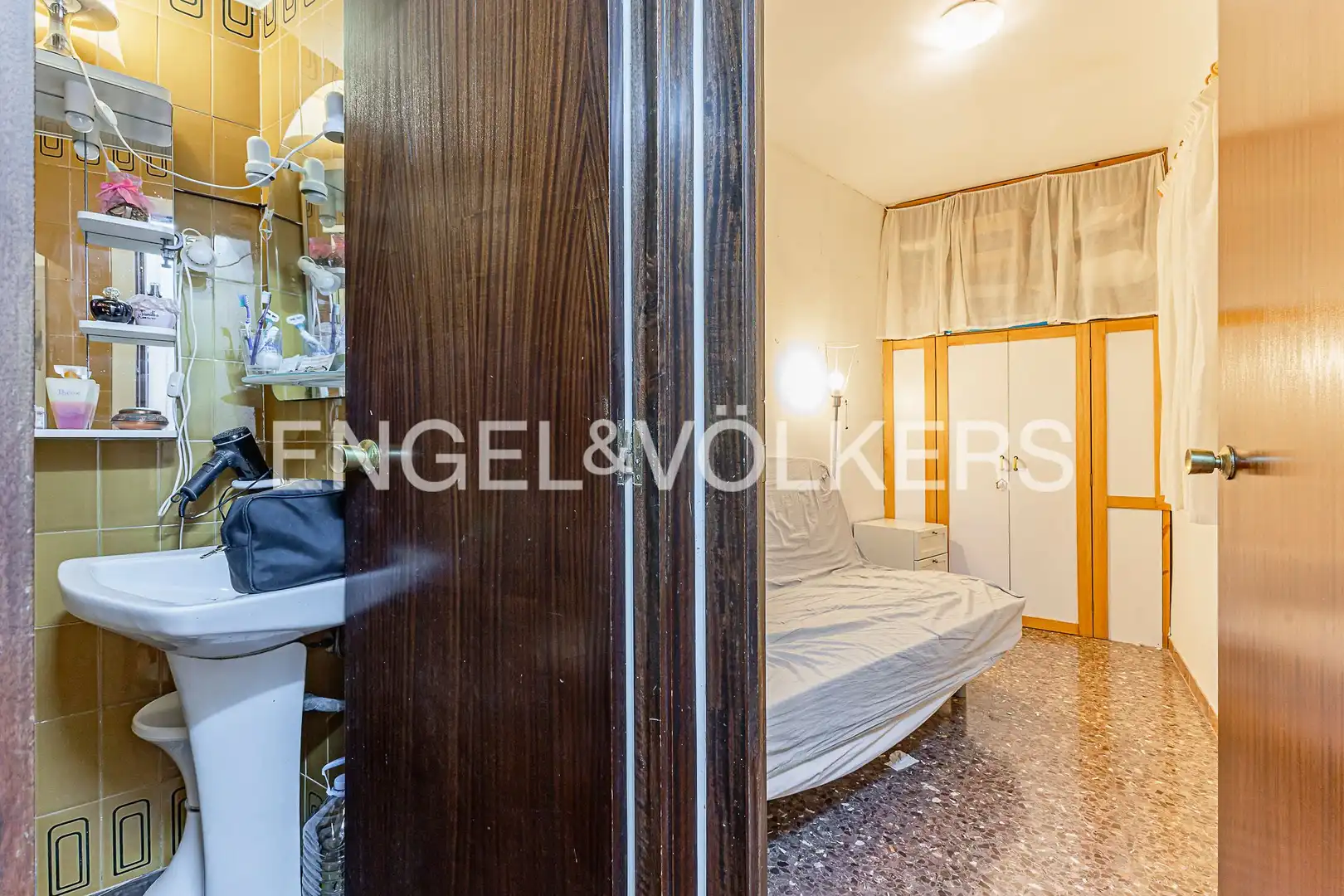 Piso en venta en Barcelona con Calefacción, Piscina y Balcón