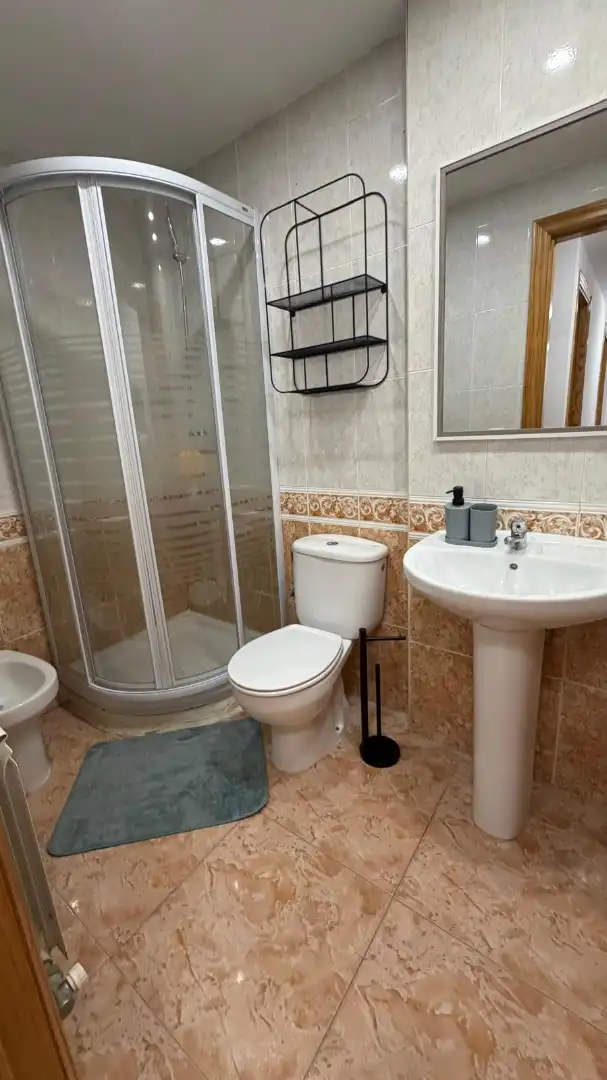 Baño de Piso para compartir en La Almunia de Doña Godina  con Calefacción, Terraza y Amueblado