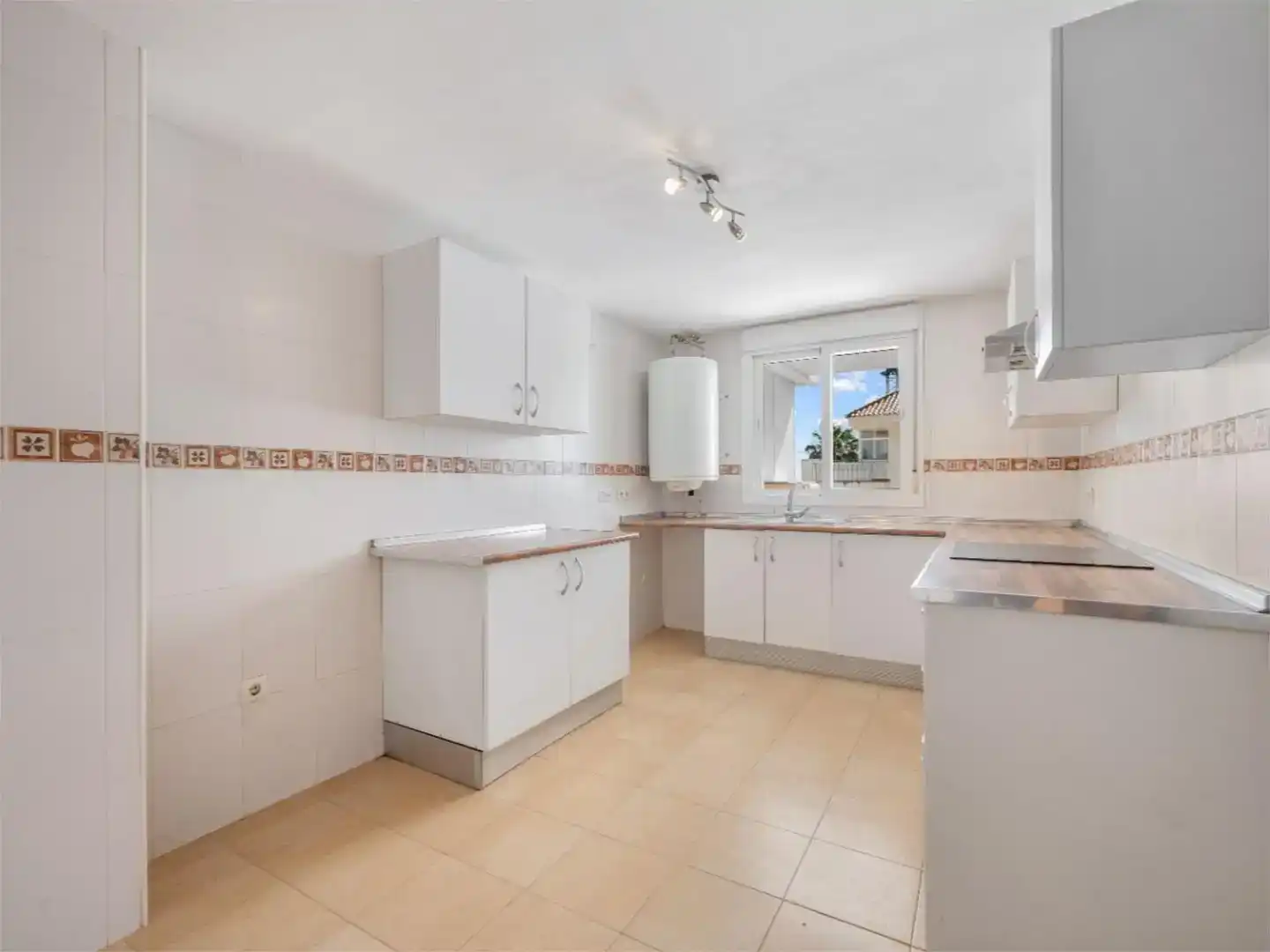 Küche von Wohnung zum Verkauf in Fuengirola mit Schwimmbad