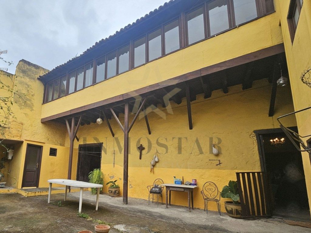 Vista exterior de Casa o xalet en venda en La Orotava amb Jardí privat i Terrassa