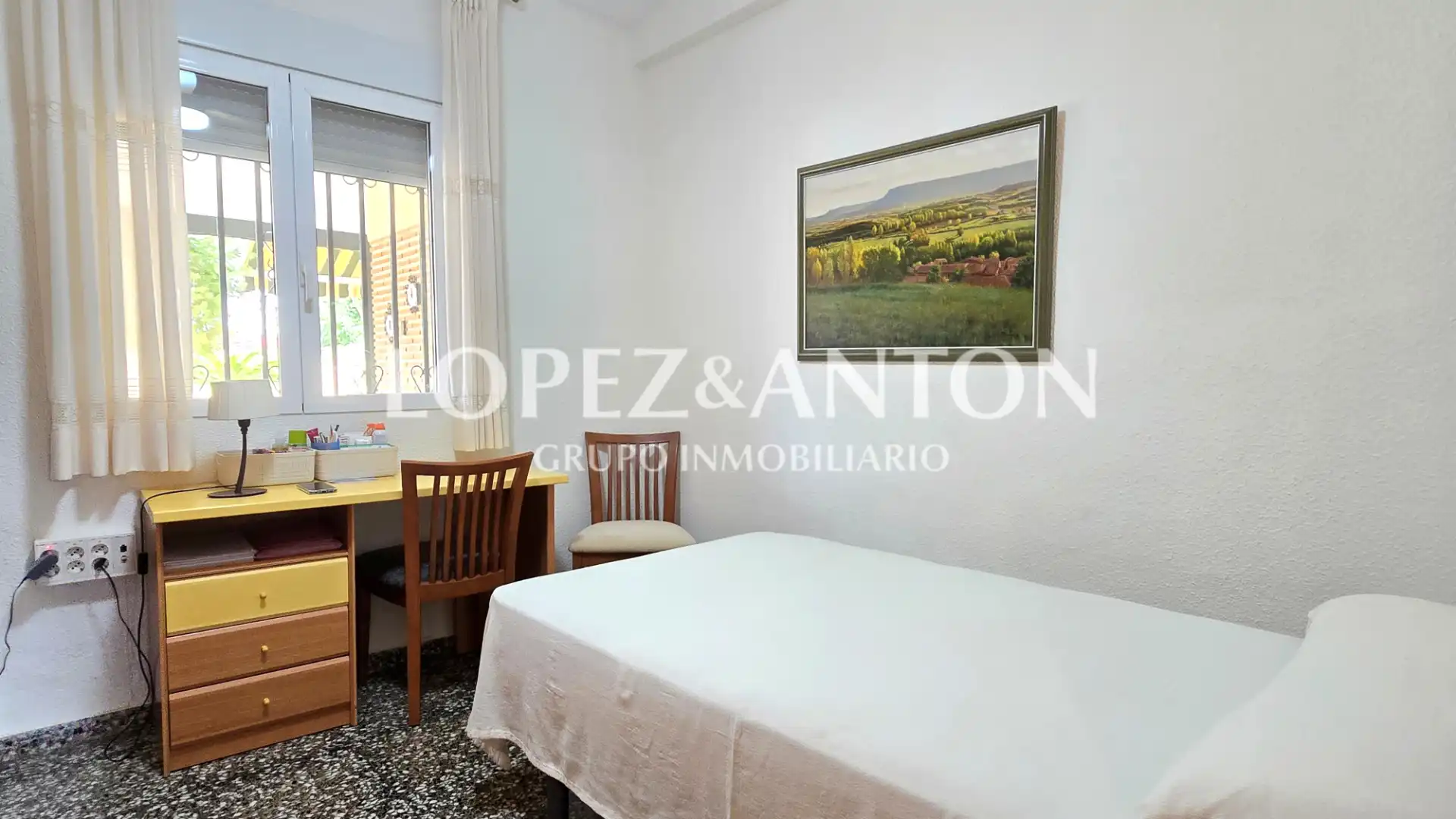 Bedroom of Houses for sale in L'Eliana  with Air Conditioner, Private garden and Terrace