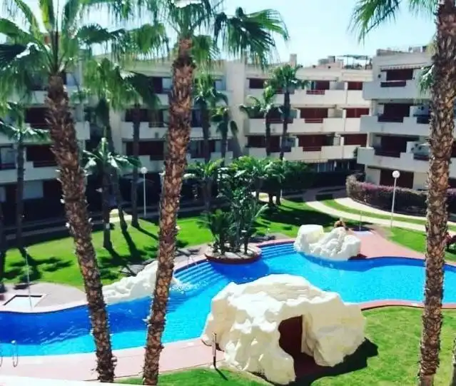 Vista exterior de Planta baixa en venda en Orihuela amb Aire condicionat, Terrassa i Piscina