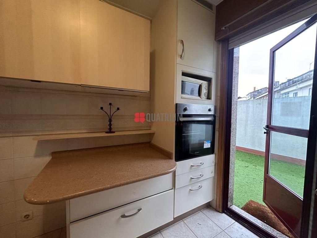 Cuina de Planta baixa en venda en Santiago de Compostela  amb Calefacció, Terrassa i Traster