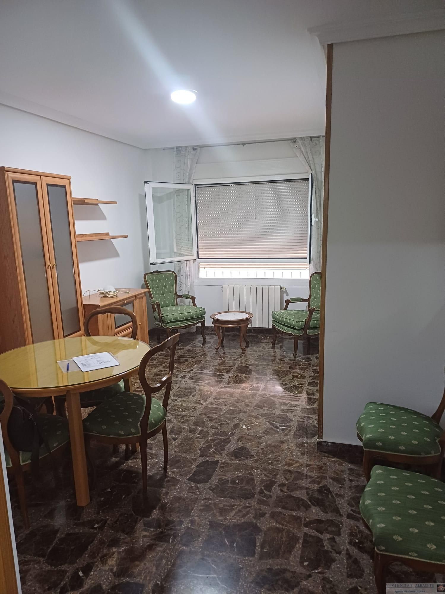Sala d'estar de Apartament en venda en  Albacete Capital amb Calefacció i Traster