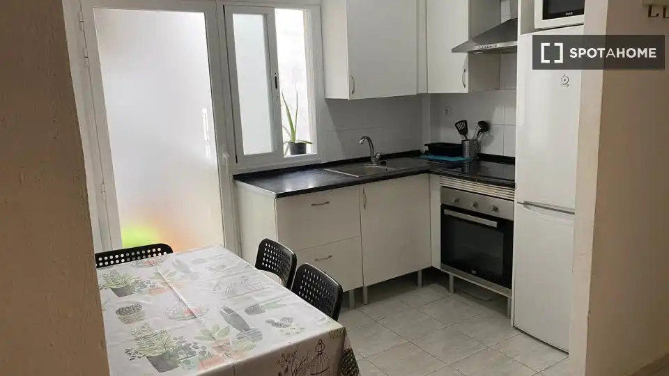 Kitchen of Flat for share in Valencia  with Air Conditioner, Heating and Furnished