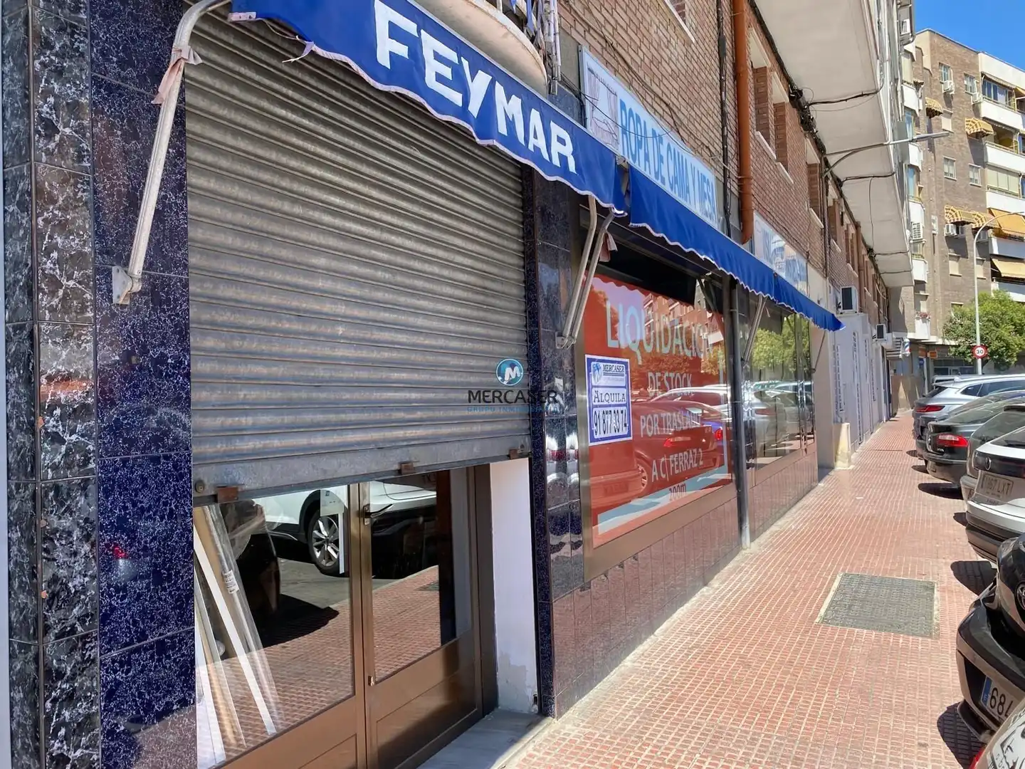 Local comercial de lloguer a Caballería Española