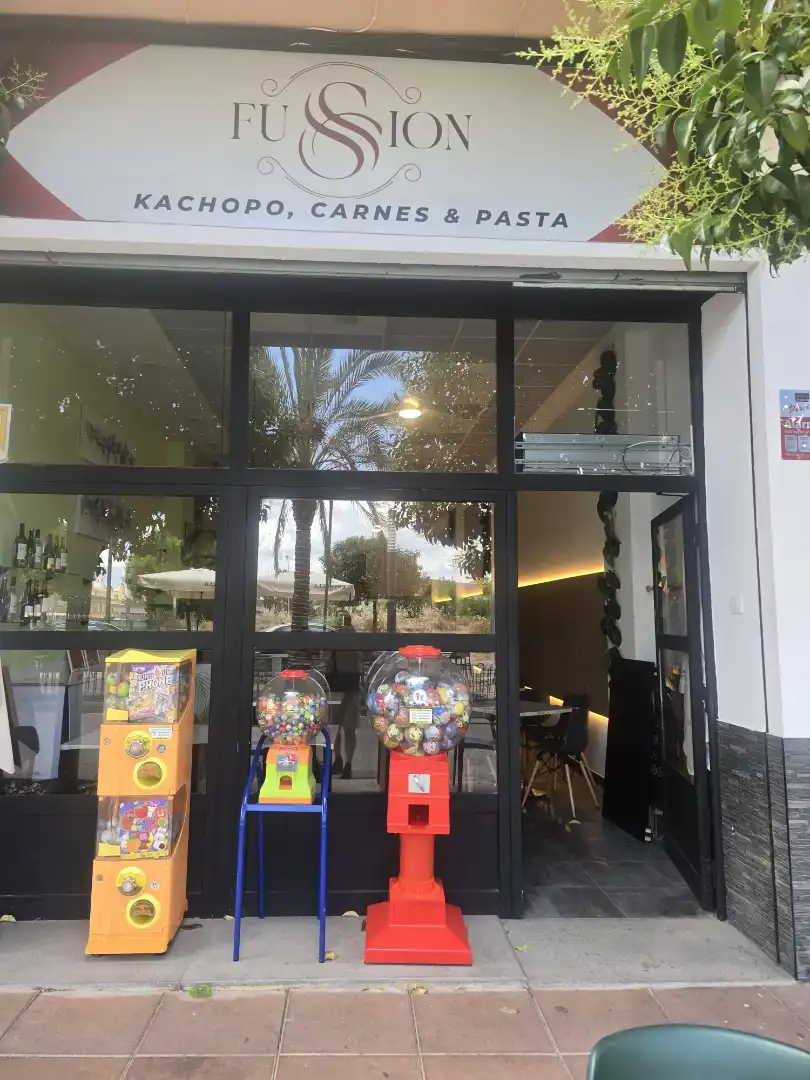 Business premises for transfer in Avenida Herminio Almendros 68