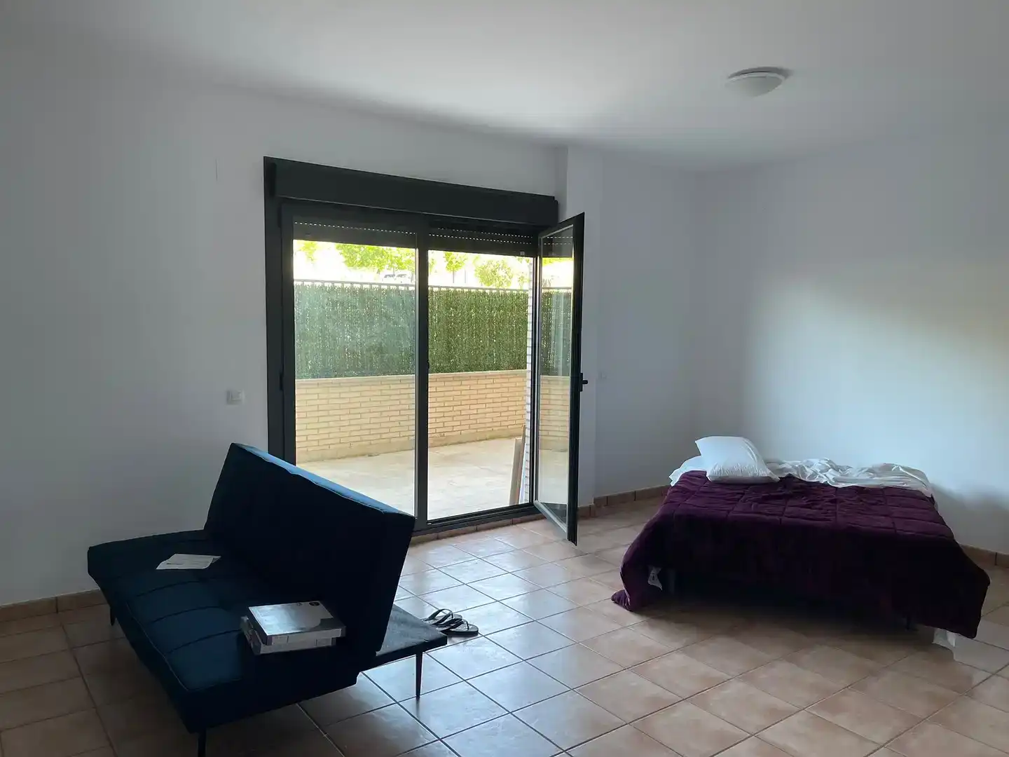Schlafzimmer von Erdgeschoss zur Miete in Villamediana de Iregua mit Möbliert und Balkon