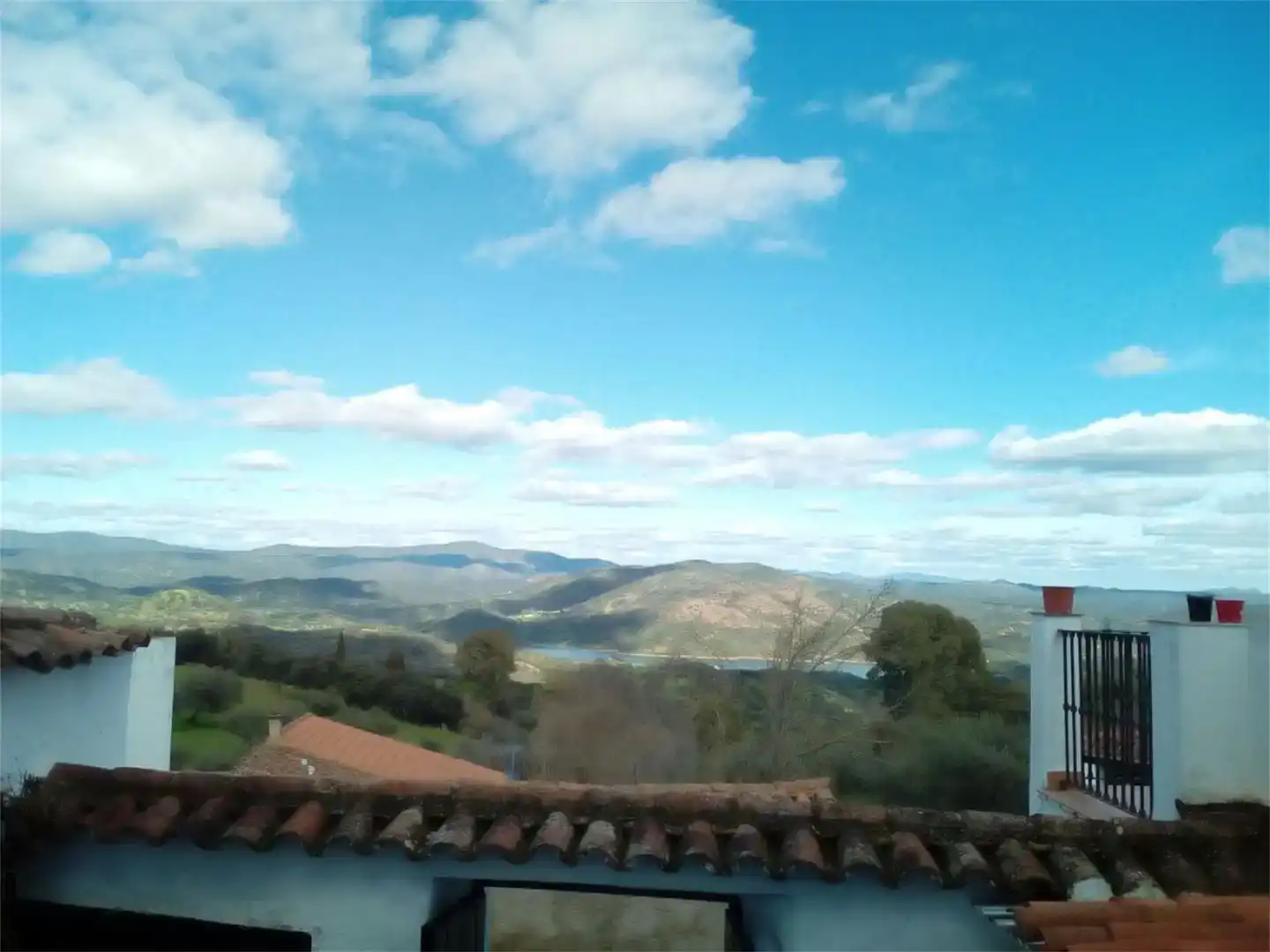 Vista exterior de Casa adosada en venda en Zufre amb Aire condicionat, Moblat i Balcó
