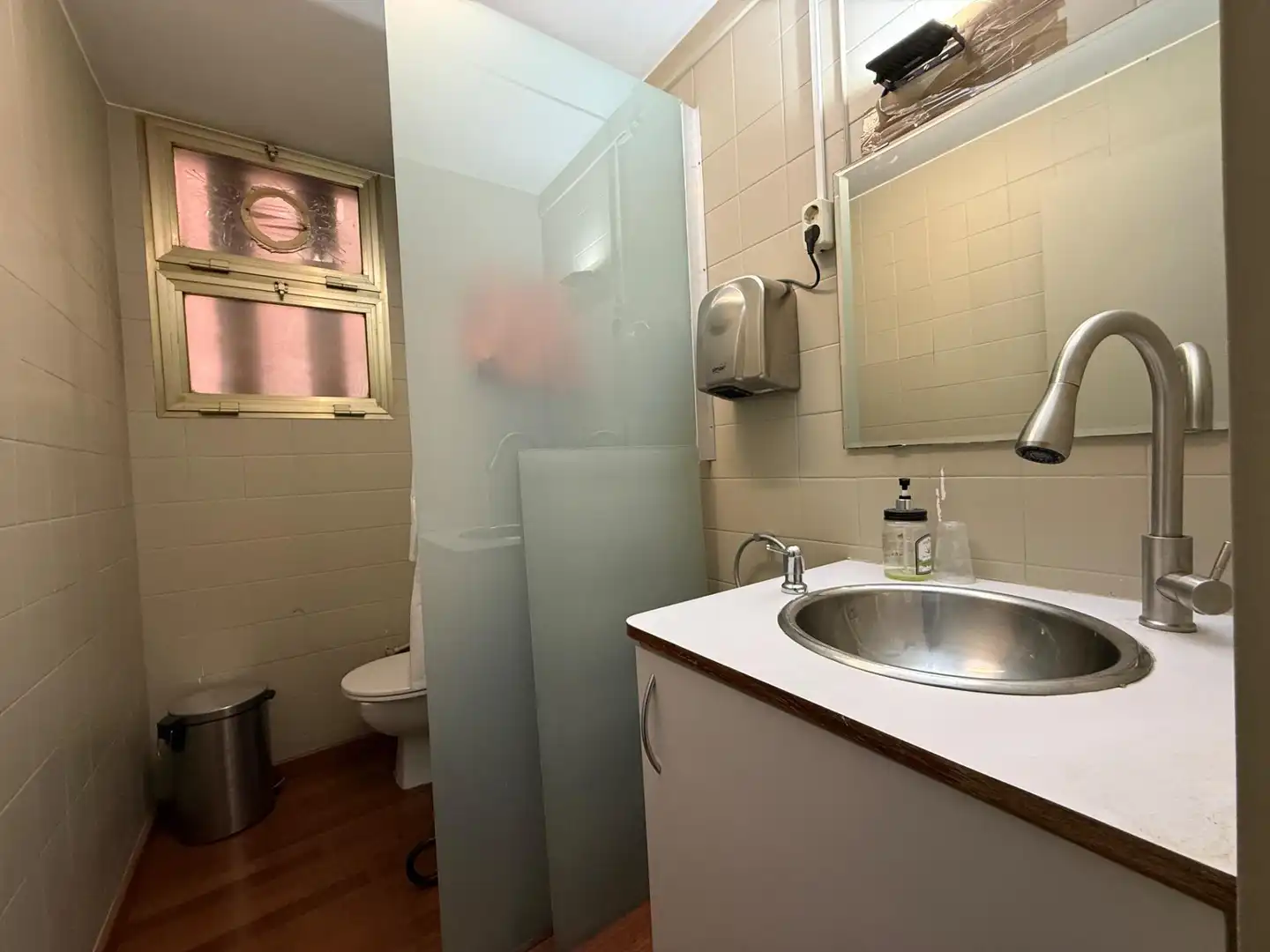 Badezimmer von Büro zur Miete in Barcelona